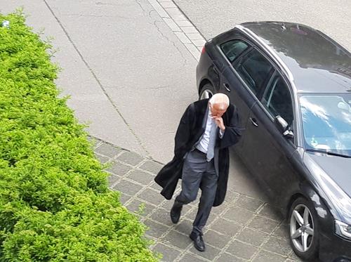 (Foto: SpoWo) Christoph Schickardt während der Verhandlungsunterbrechung 20220427 122016 Copy
