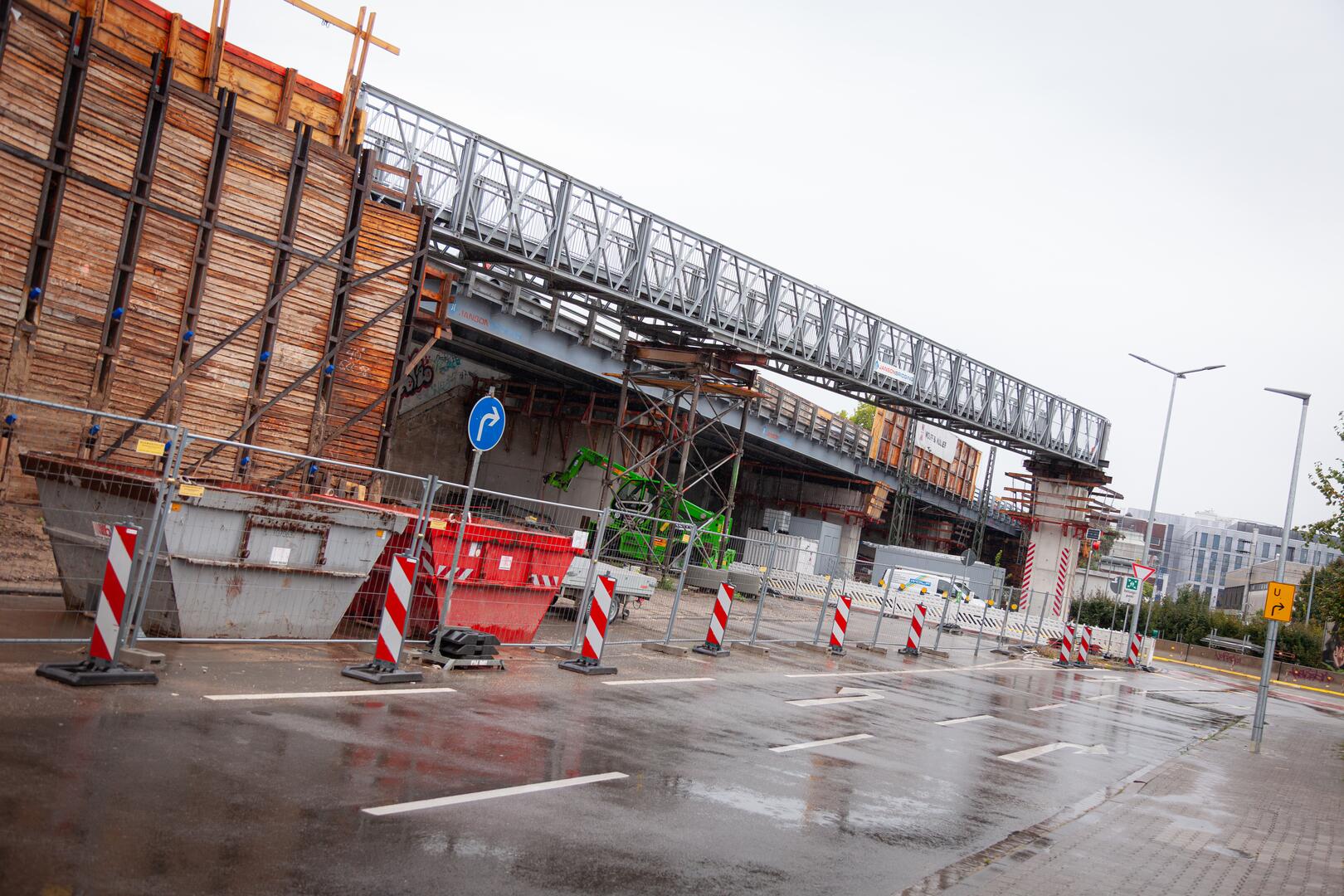 Mannheim: Behelfsbrücke ersetzt marode BBC-Brücke – Verkehr rollt wieder