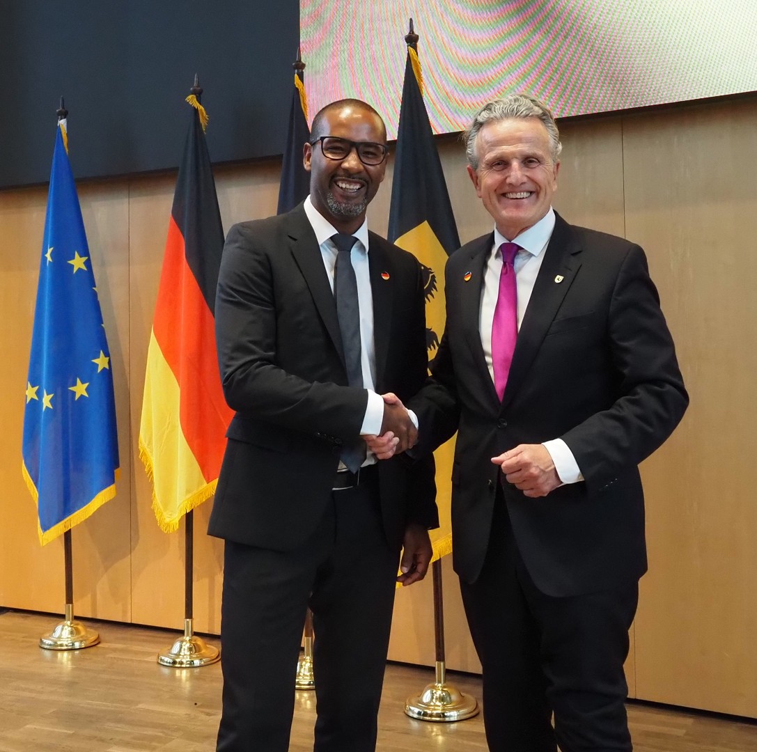 LHS STUTTGART: Tag der Deutschen Einheit 2024 mit „Cacau“ als Festredner gefeiert