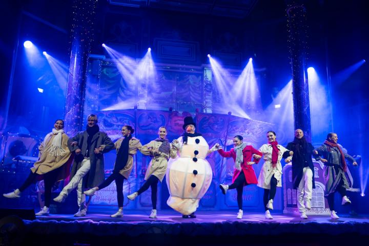 Verrückte Premiere von "Crazy Christmas - Weihnachten mit Schuss!" im Europa-Park