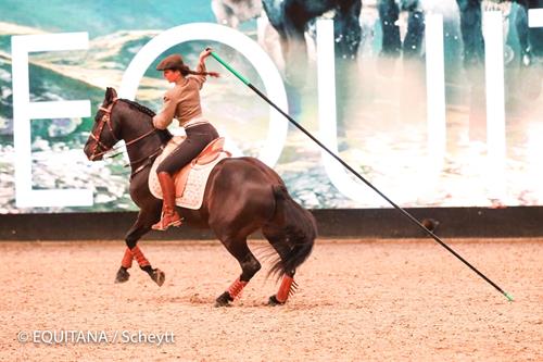(Foto: Equitana) Spektakuläre Darbietungen runden das Event ab Kenzie Dysli 1 Copy