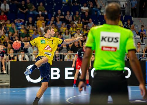 (Foto: W.Neuberth) Uwe Gensheimer - Pech beim Siebenmeter Löwen2
