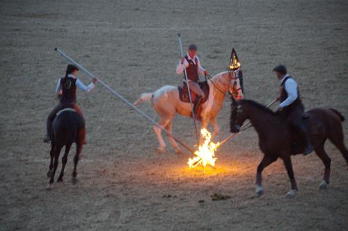 (Foto: Equitana) Rinderhirten am abendlichen Feuer Rinderhirten 1 Copy