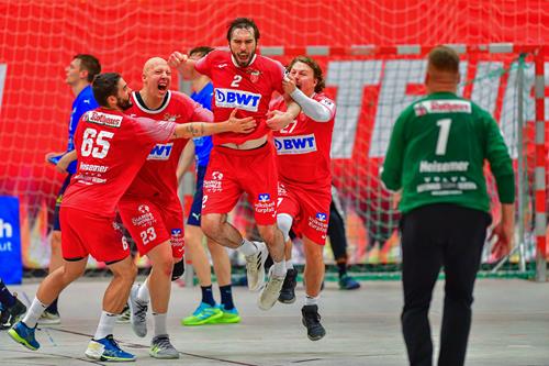 SG jubelt &uuml;ber den Sieg gegen die Jungl&ouml;wen Steffen Hoffmann Copy