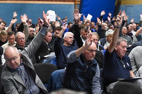 (Foto: PIX/M.Ruffler) Die Abstimmung zur Umbenennung der Westtribüne war eindeutig SVWJHV2